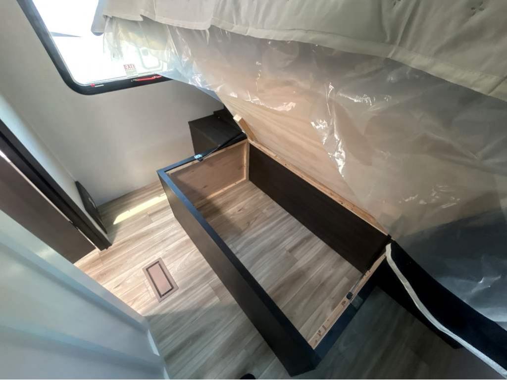 2026 VENTURE RV SPORTTREK 327VIK - Image 33