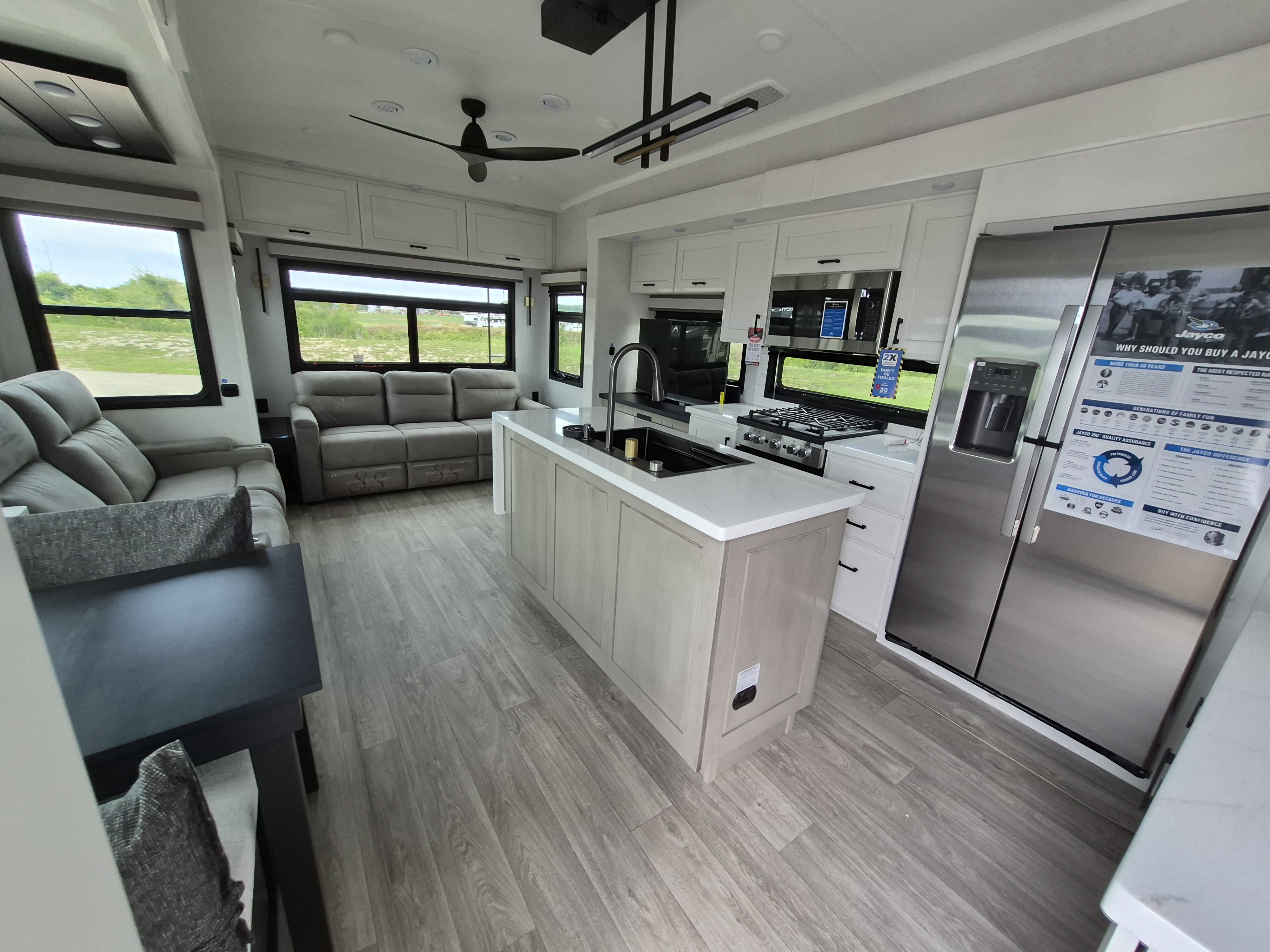 2027 JAYCO PINNACLE 32RLTS - Image 11