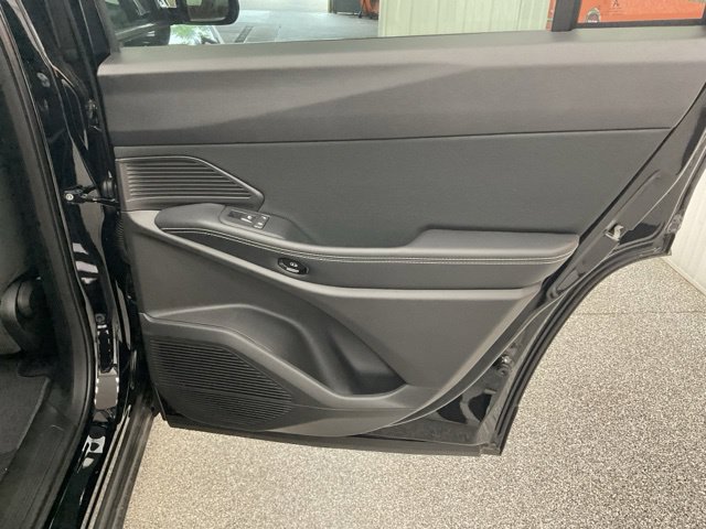 2026 Jeep Cherokee LAREDO 4X4 - Image 34