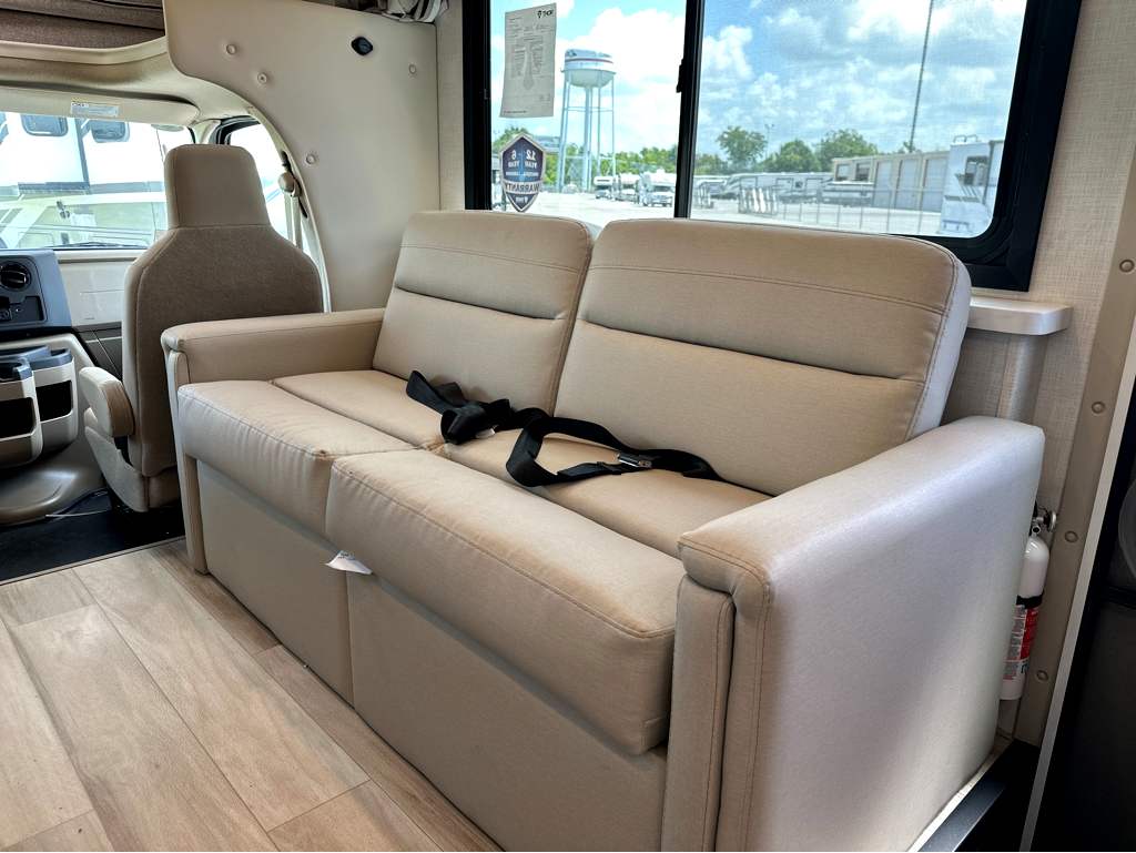 2027 THOR MOTOR COACH MAGNITUDE GA31 - Image 12
