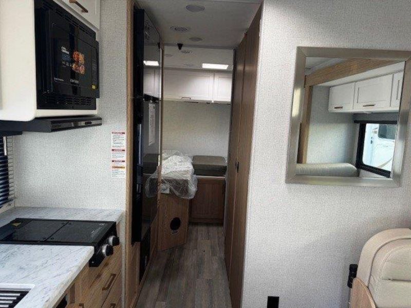 2026 Thor Motor Coach Four Winds 25Z - Image 12