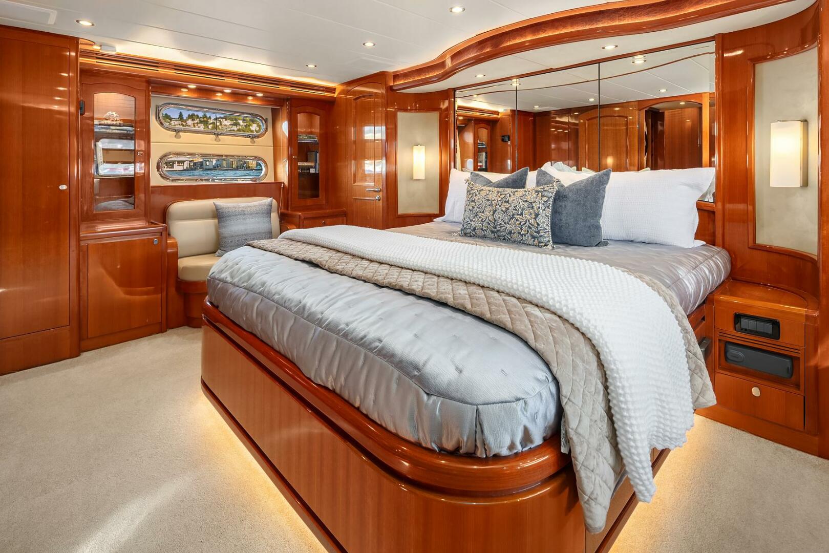 2014 Hampton 720 Skylounge LRC - Image 45