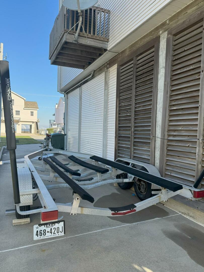 2016 Robalo 226 Cayman - Image 10