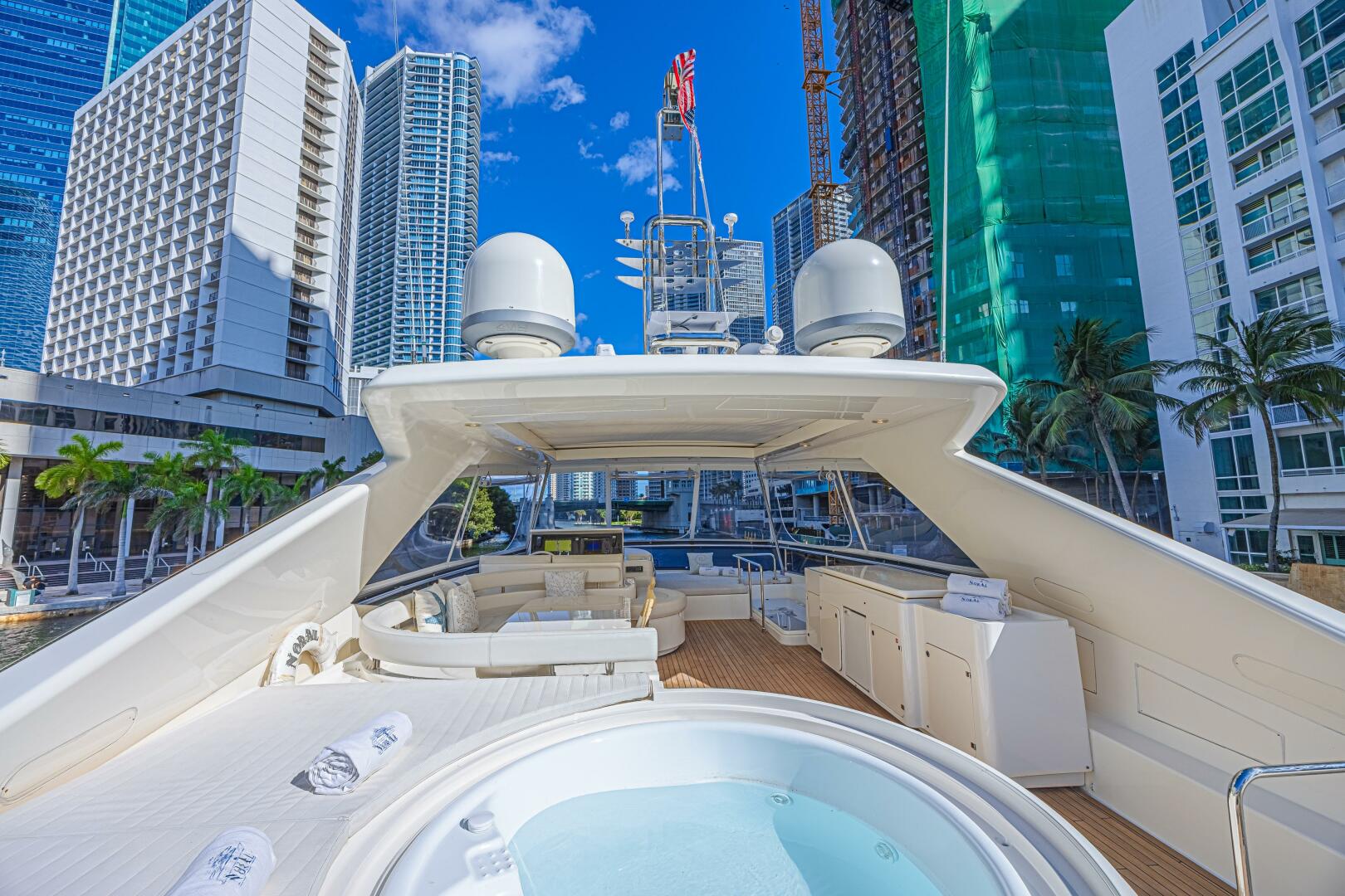 2011 Ferretti Yachts 830 - Image 28