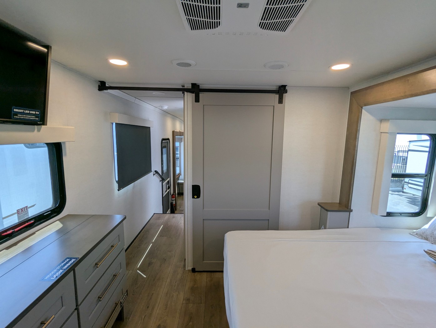 2025 Alliance RV Paradigm 375RD - Image 14