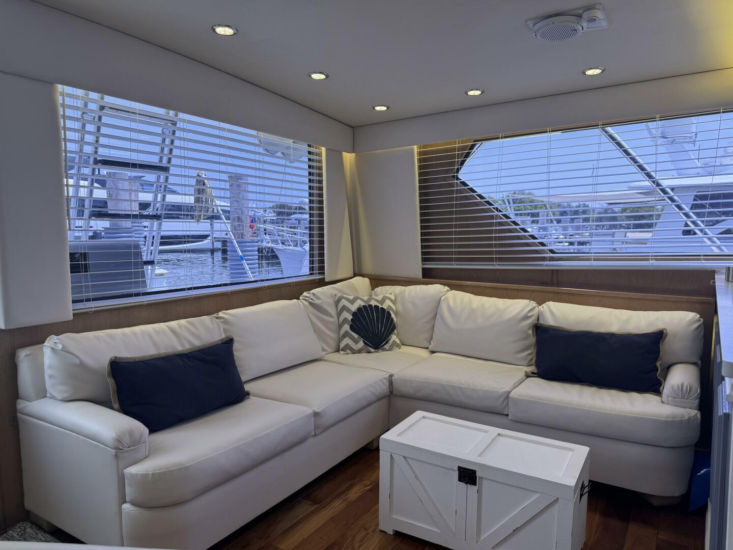 1994 Hatteras 54 Yacht - Image 28