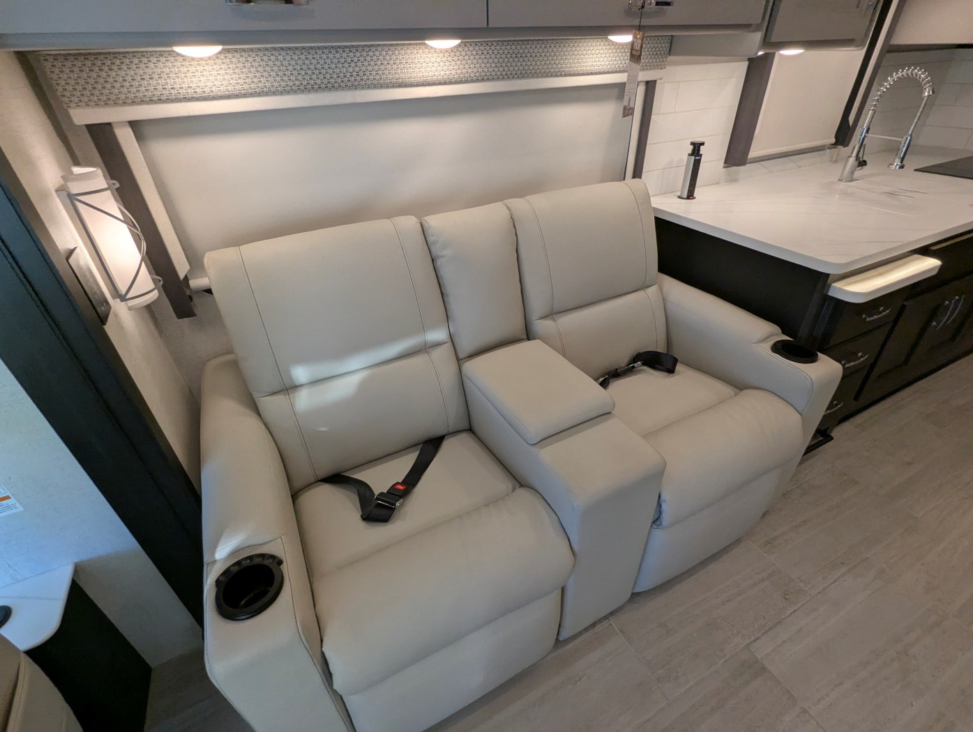 2026 Thor Motor Coach Aria 3901 - Image 15