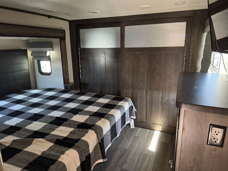2020 Forest River Cardinal Luxury 345RLX - Image 17