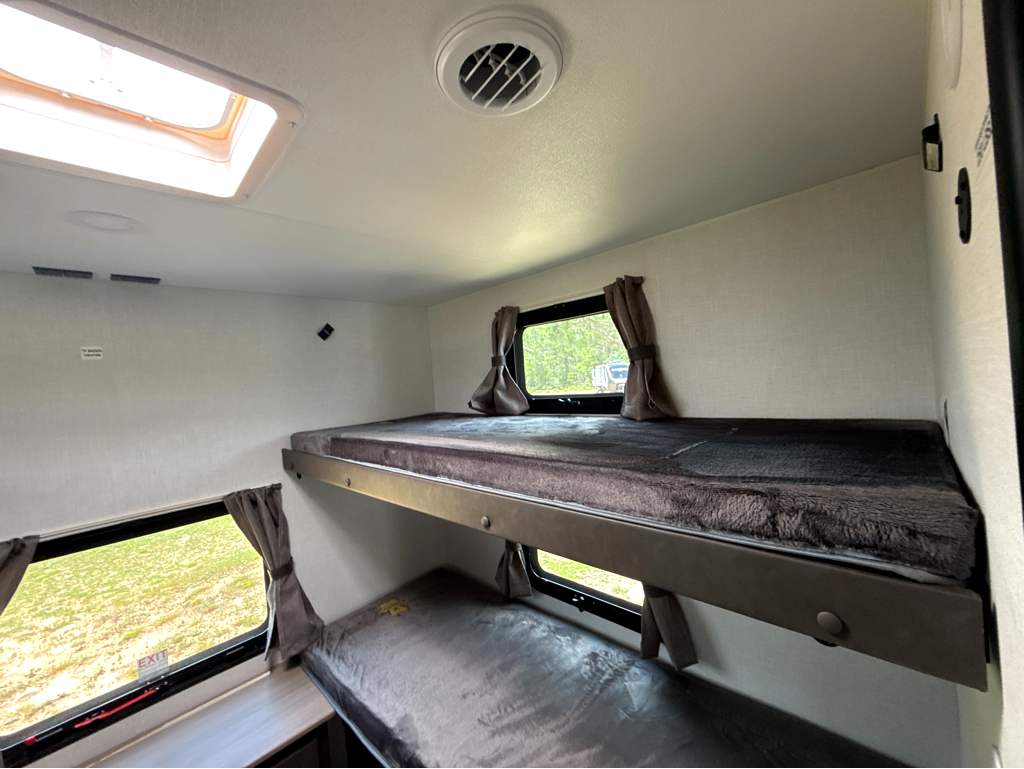 2026 VENTURE RV SPORTTREK 343VIB - Image 23