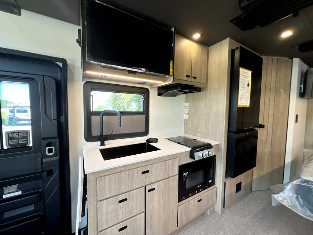 2027 Grand Design Lineage Series M 25FW - Image 9