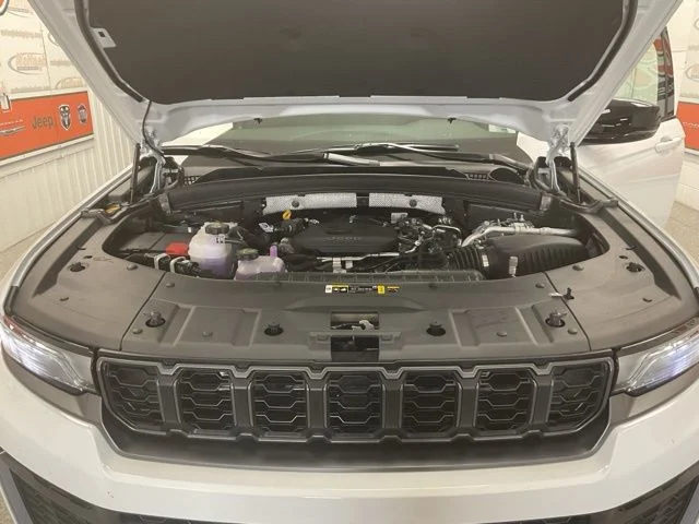 2026 Jeep Grand-Cherokee-L Laredo Altitude 4x4 - Image 13