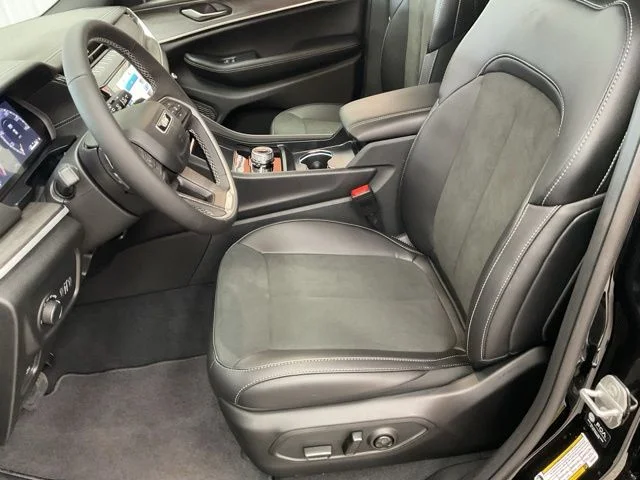 2026 Jeep Grand-Cherokee-L Laredo Altitude 4x4 - Image 17