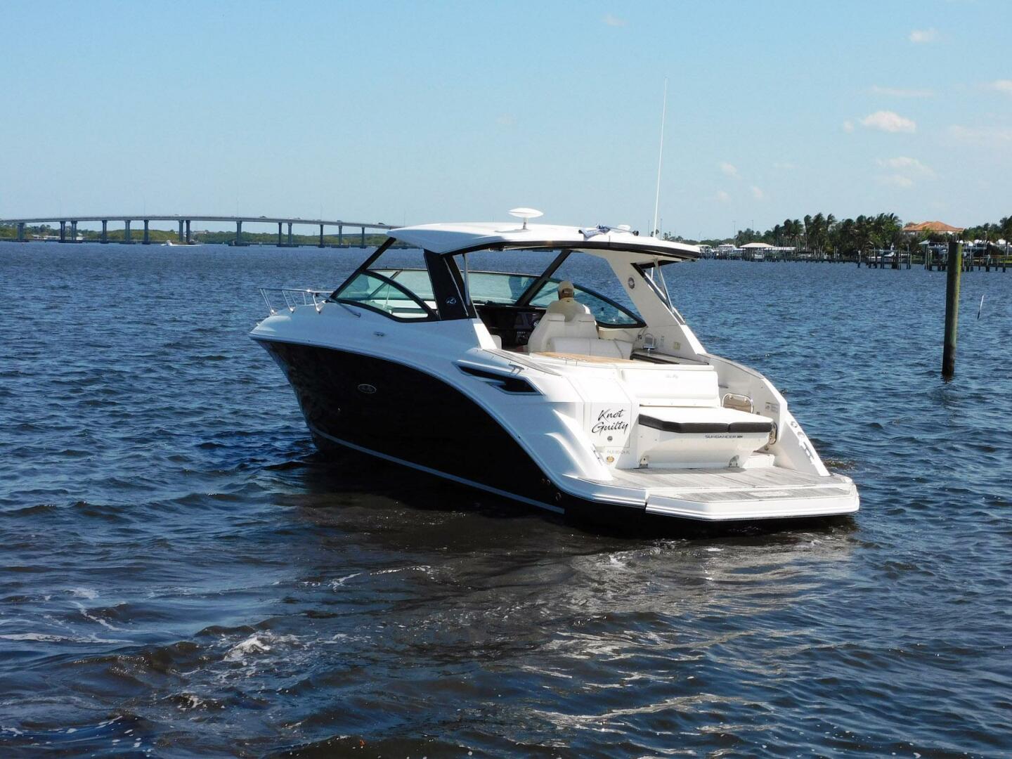 2018 Sea Ray Sundancer 320 - Image 4