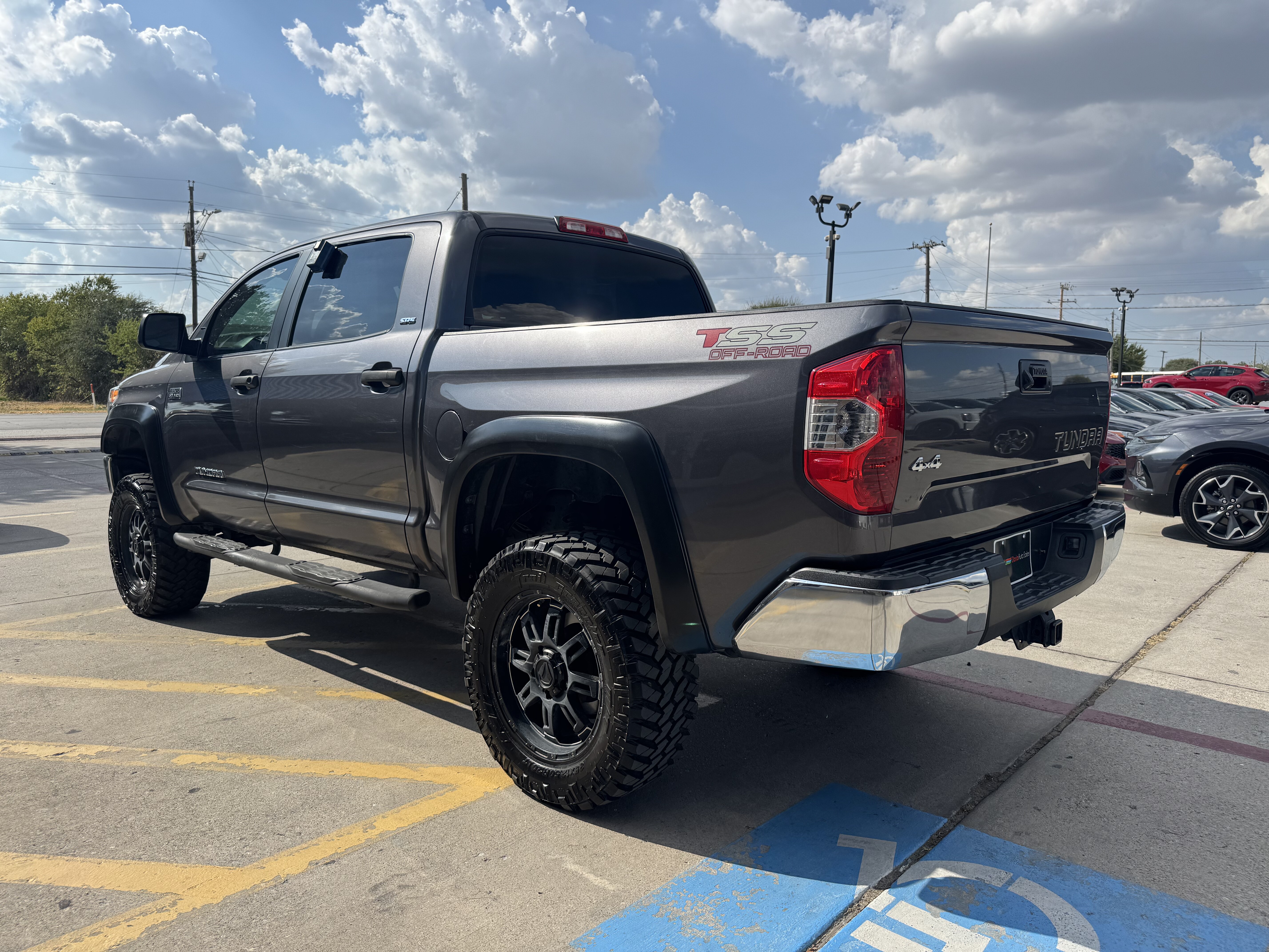 2014 Toyota Tundra CrewMax SR5 4WD 5.7L V8 - Image 15
