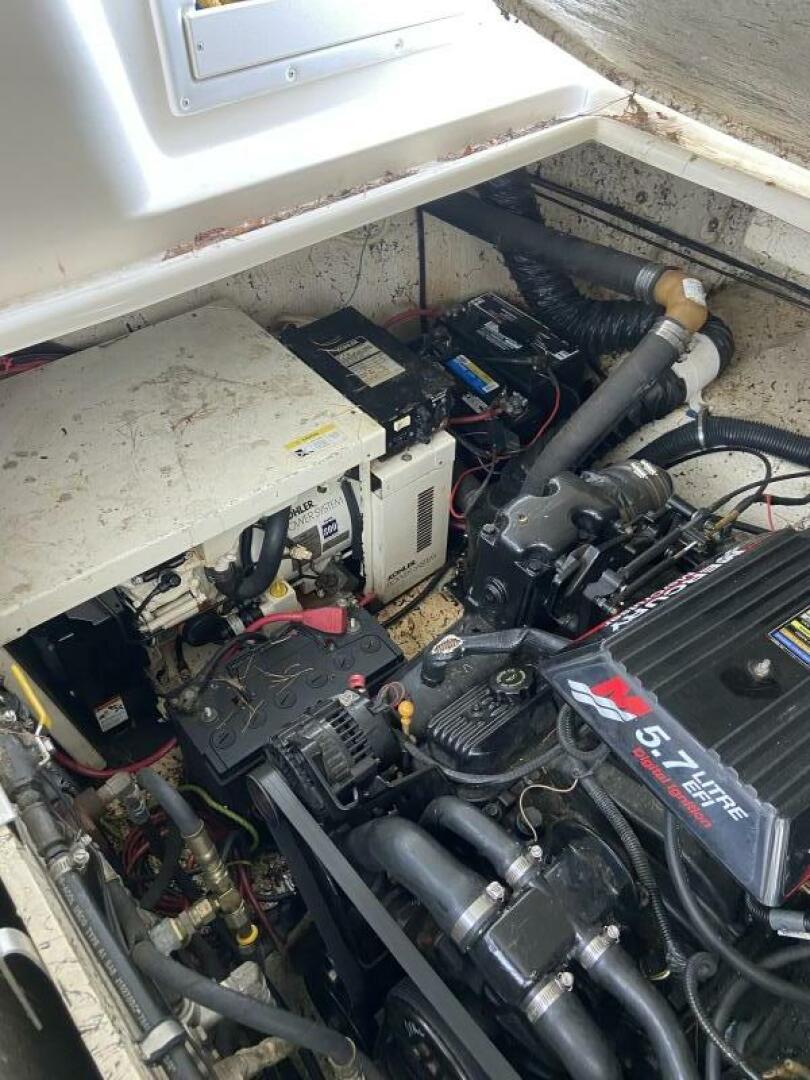 2000 Rinker - Image 31