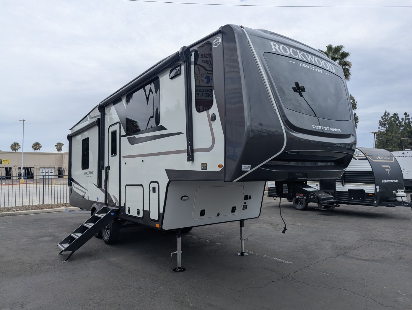 2027 Forest River Rockwood Signature 290SFK - Image 1