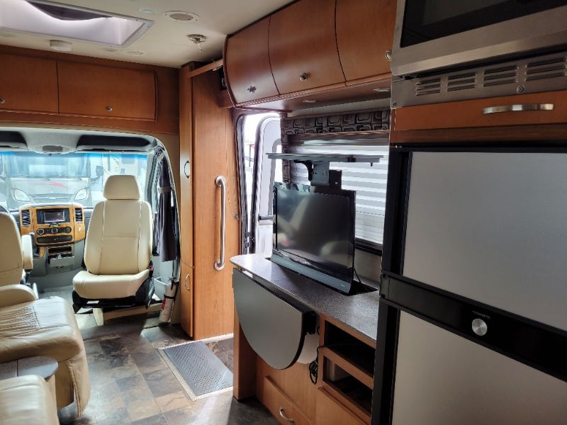 2011 Leisure Travel Unity 24MB - Image 20