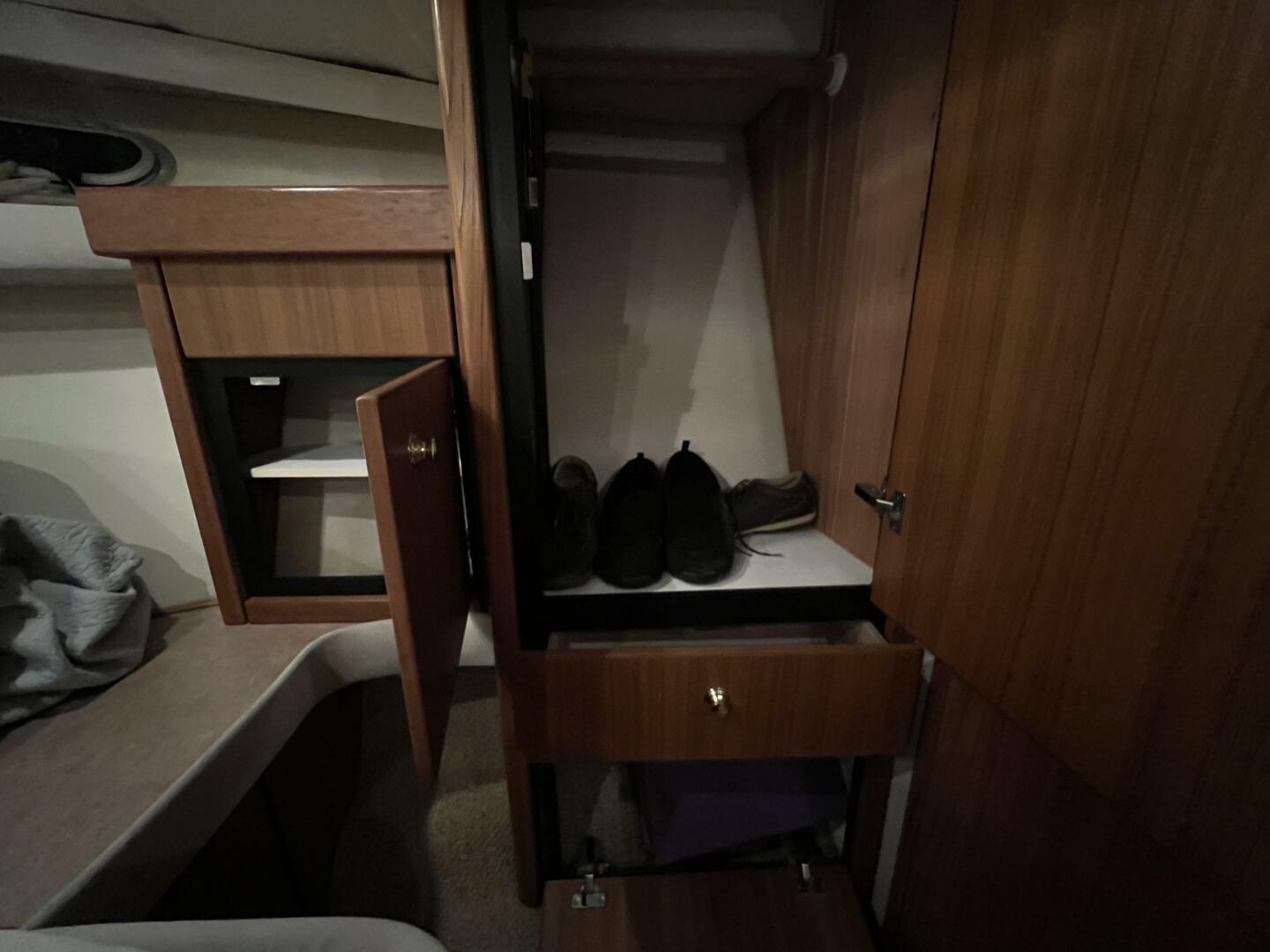 2000 Bayliner 4788 Pilot House Motoryacht - Image 28