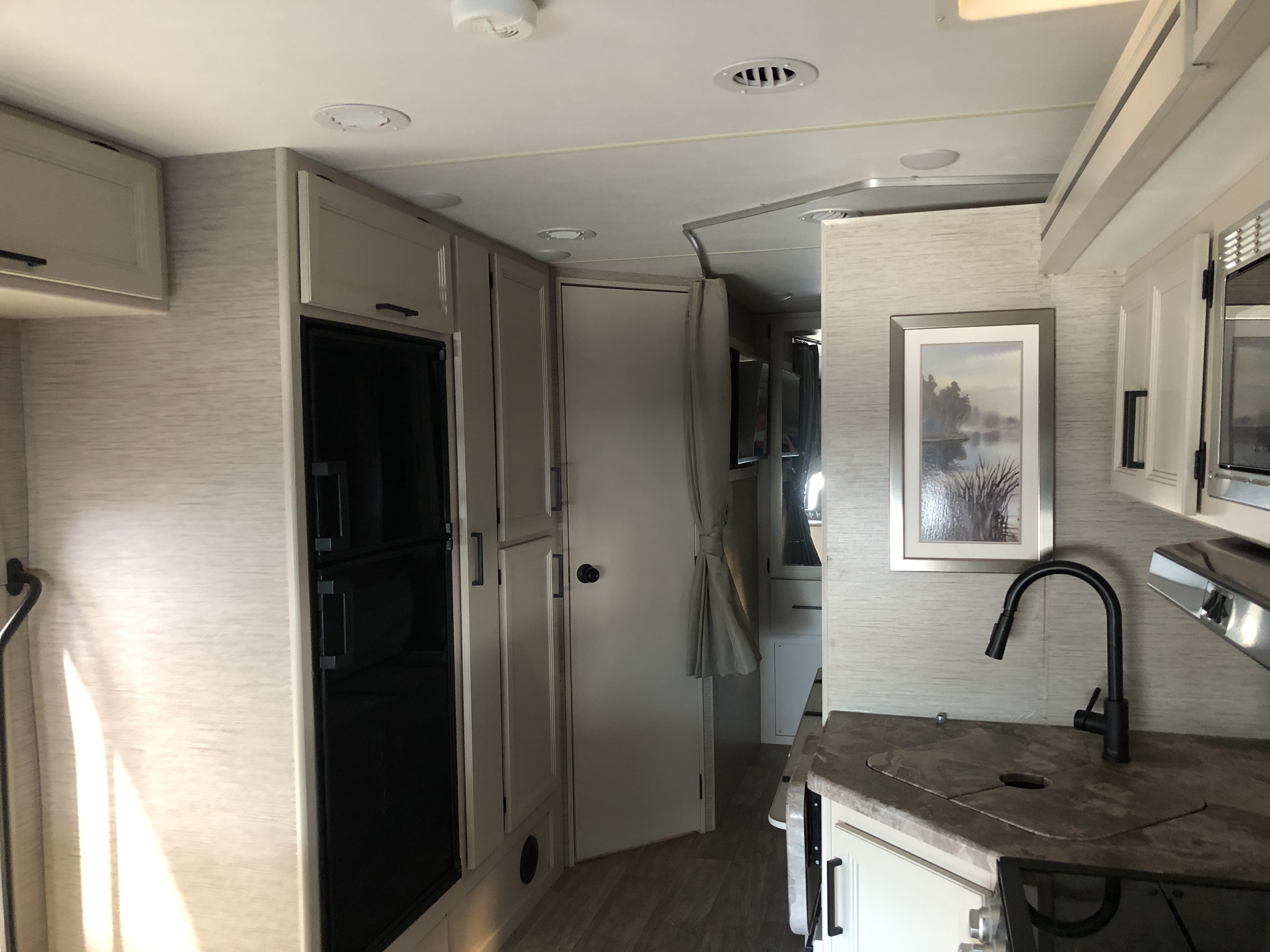2023 Thor Motor Coach Chateau 27R - Image 13