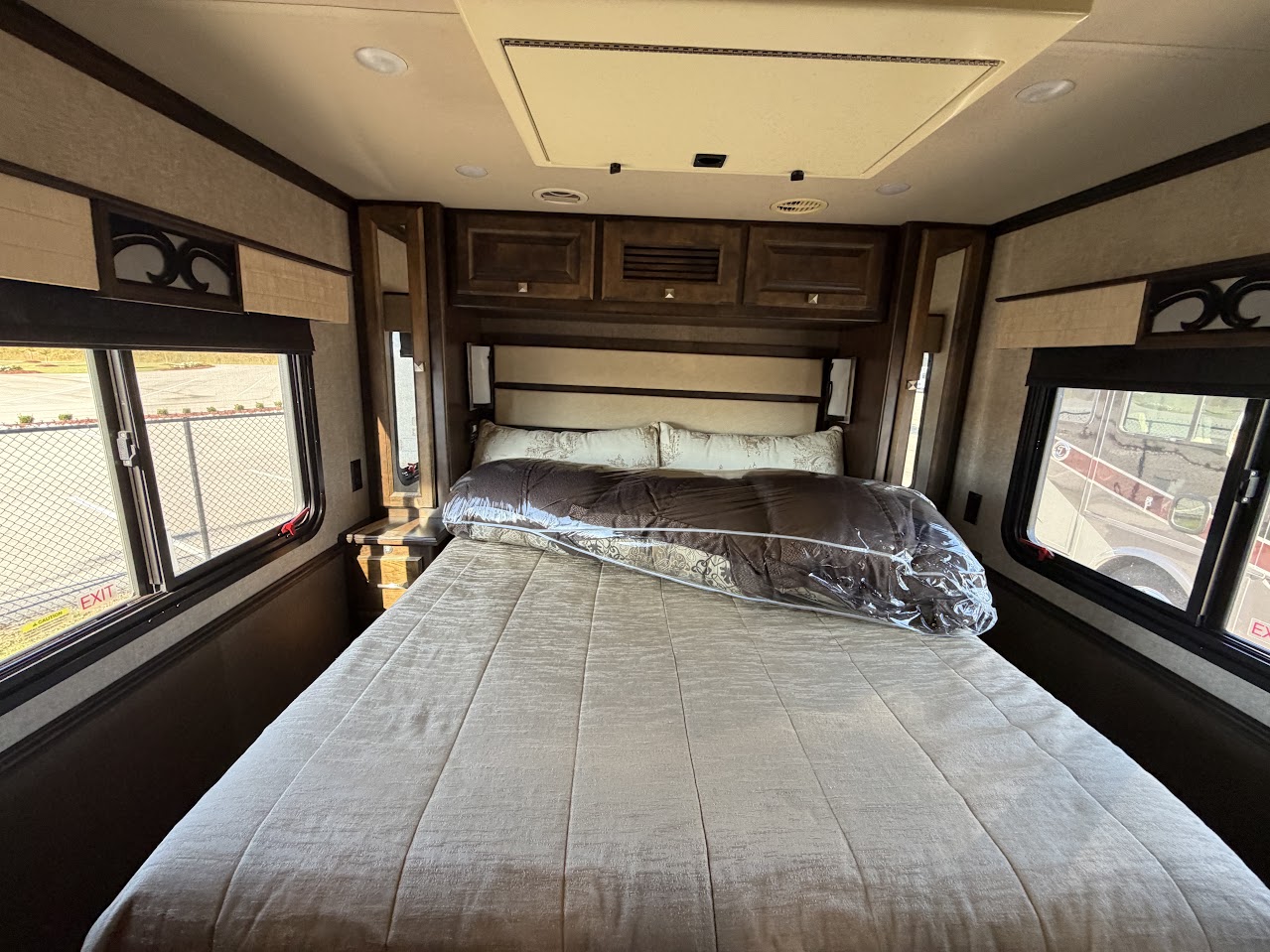2017 TIFFIN ALLEGRO BREEZE 32BR - Image 30