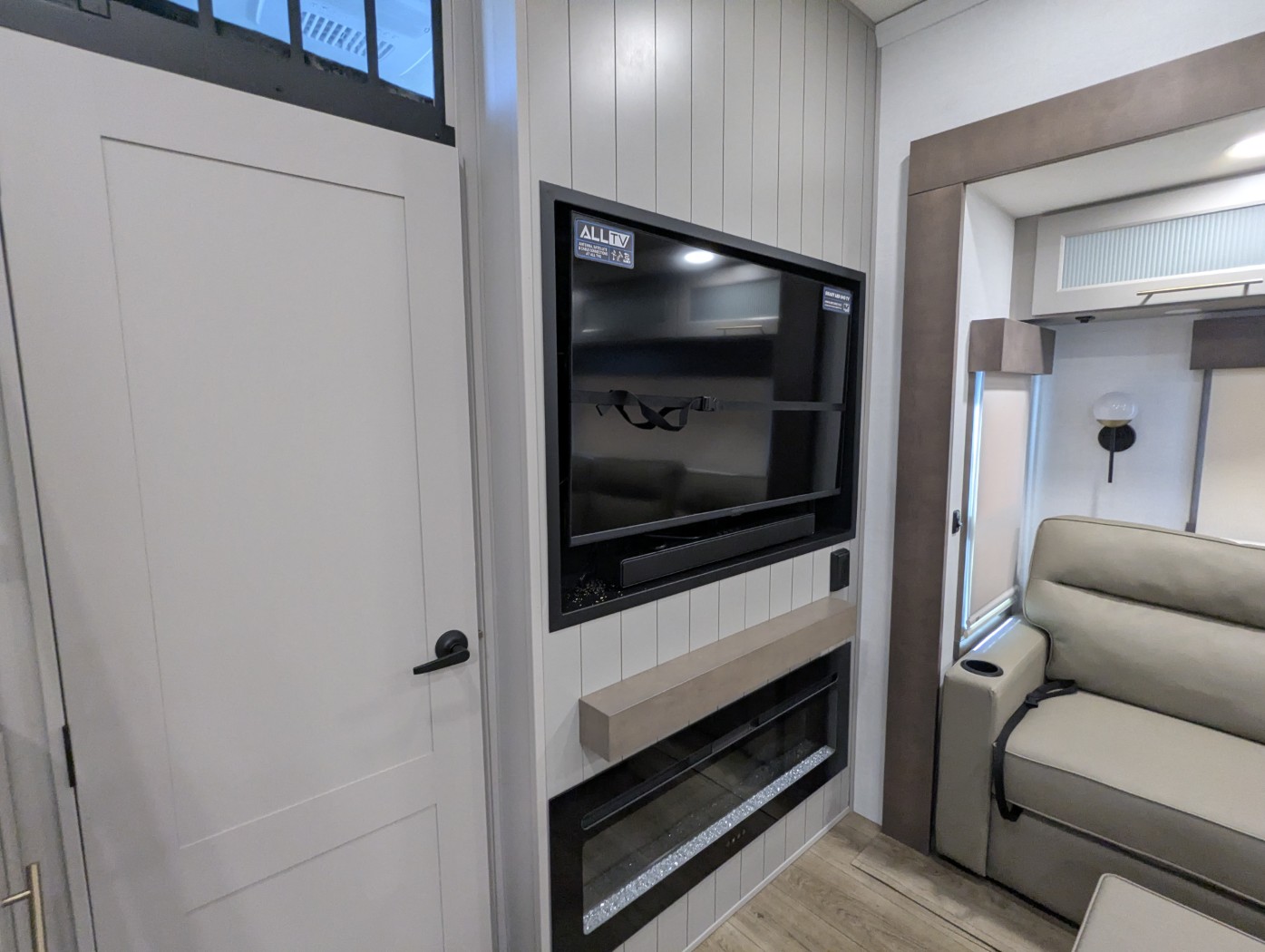 2026 Alliance RV Paradigm 395DS - Image 27