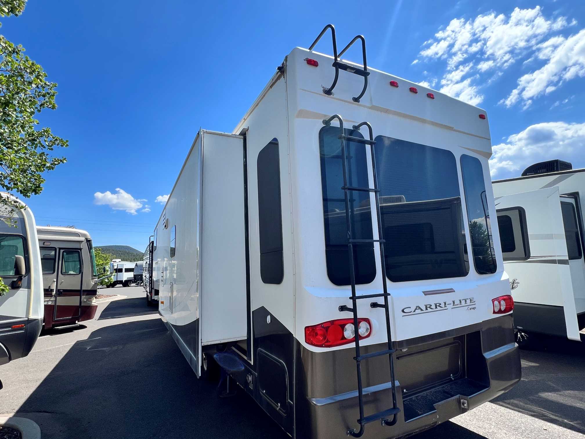 2010 Carriage Carri-Lite 37MSTR - Image 3