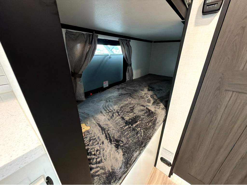 2026 VENTURE RV SPORTTREK STINGER 161VUD - Image 18