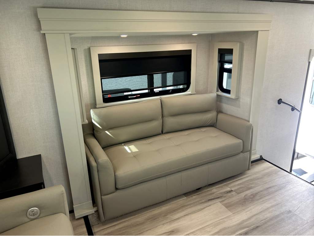 2026 Keystone ALPINE 3710FL - Image 17