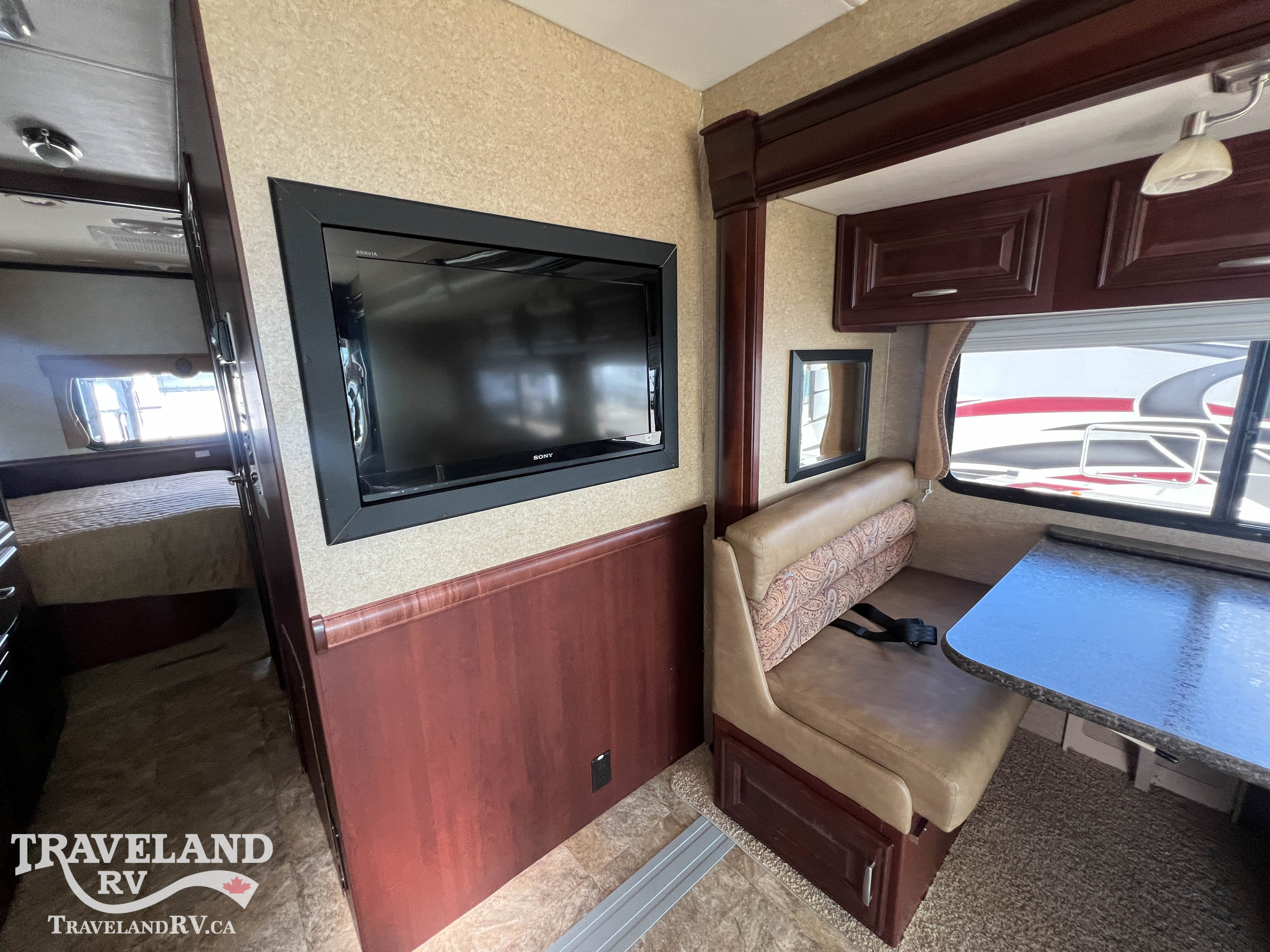 2012 Thor Motor Coach CHALLENGER 32VC HMS - Image 17