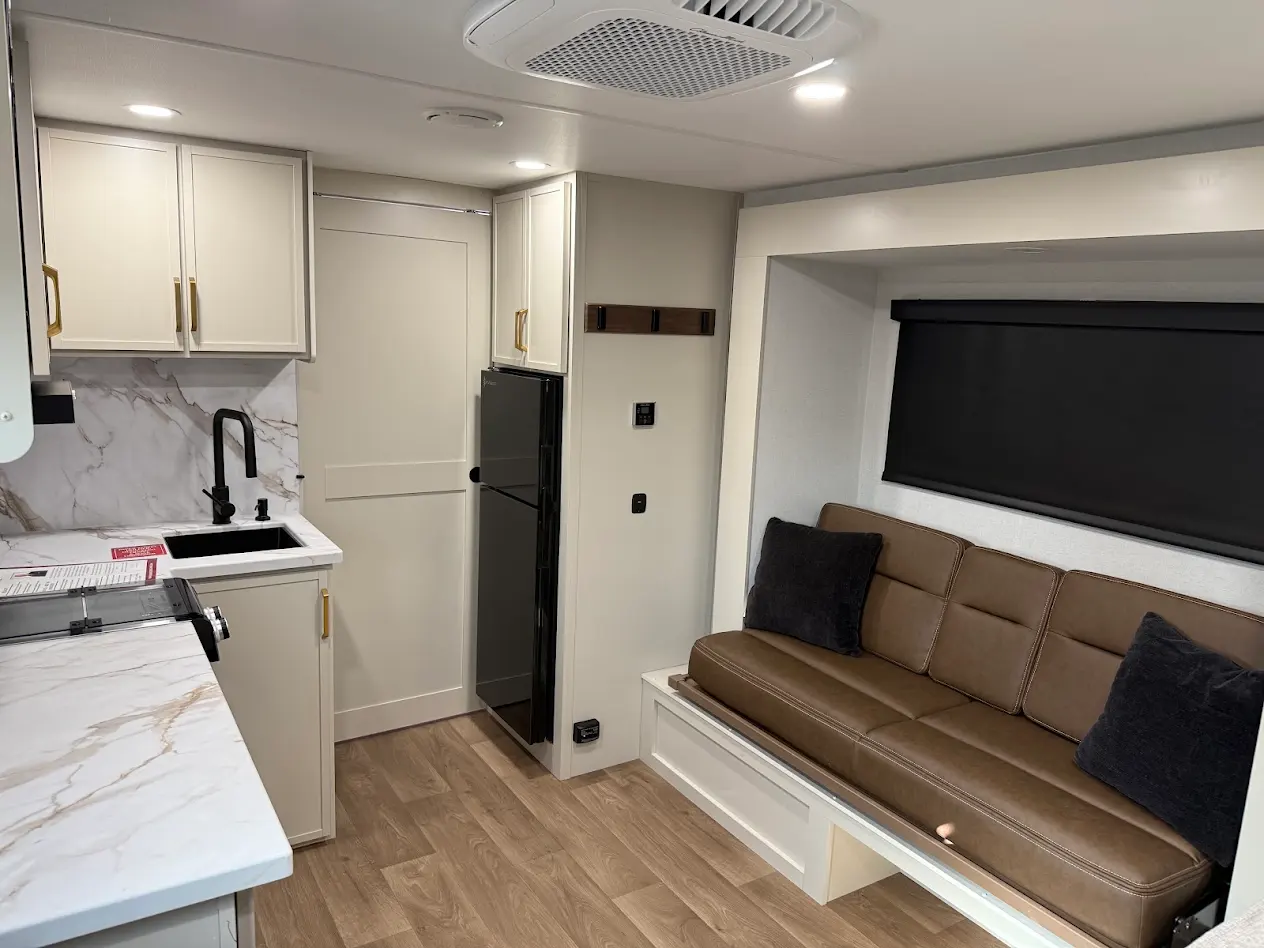 2027 Grand Design Imagine AIM 16MLA - Image 9