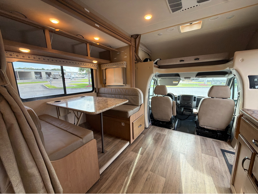 2019 Thor Motor Coach FOUR WINDS 24WS - Image 25