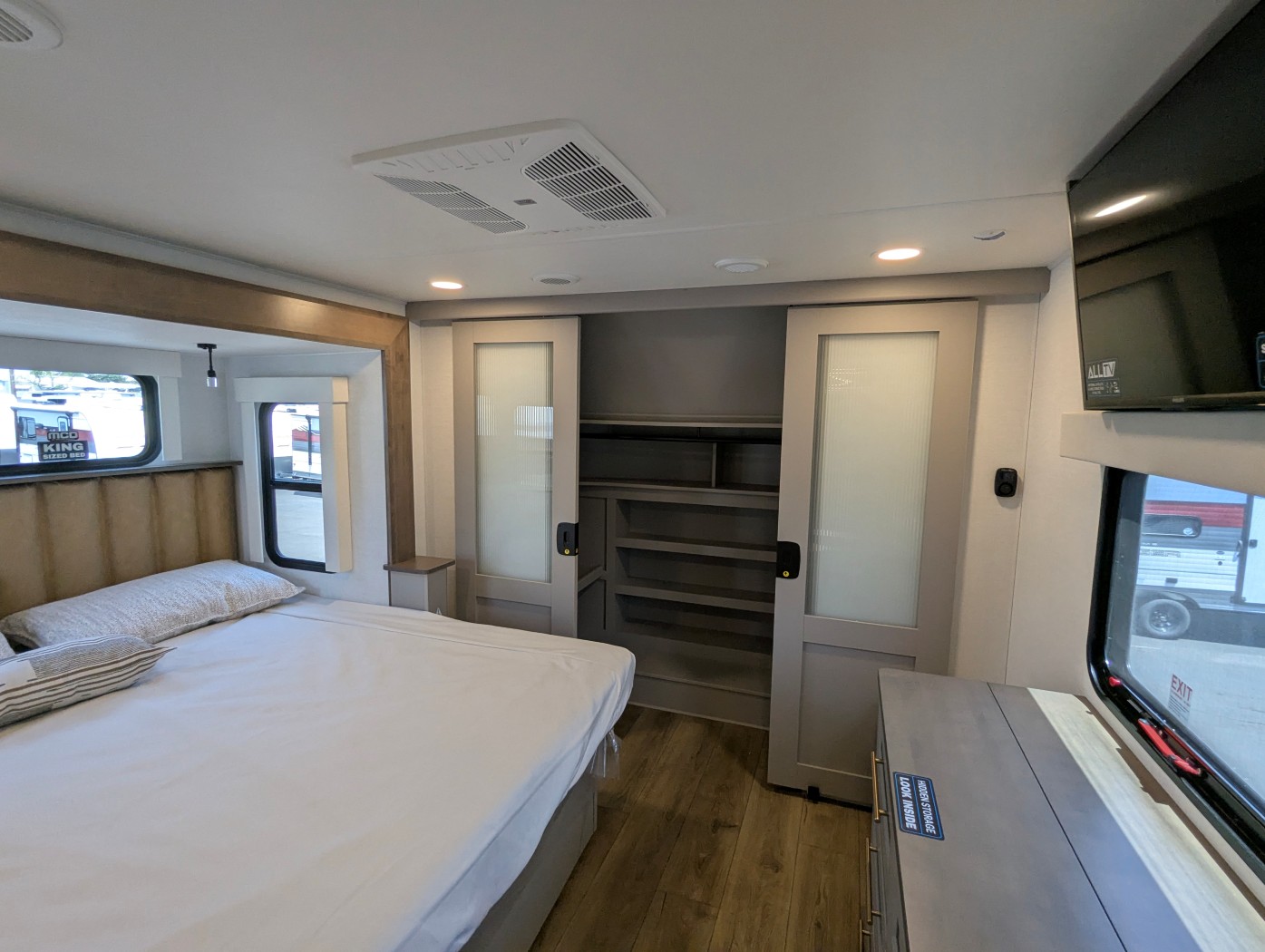 2025 Alliance RV Paradigm 375RD - Image 9
