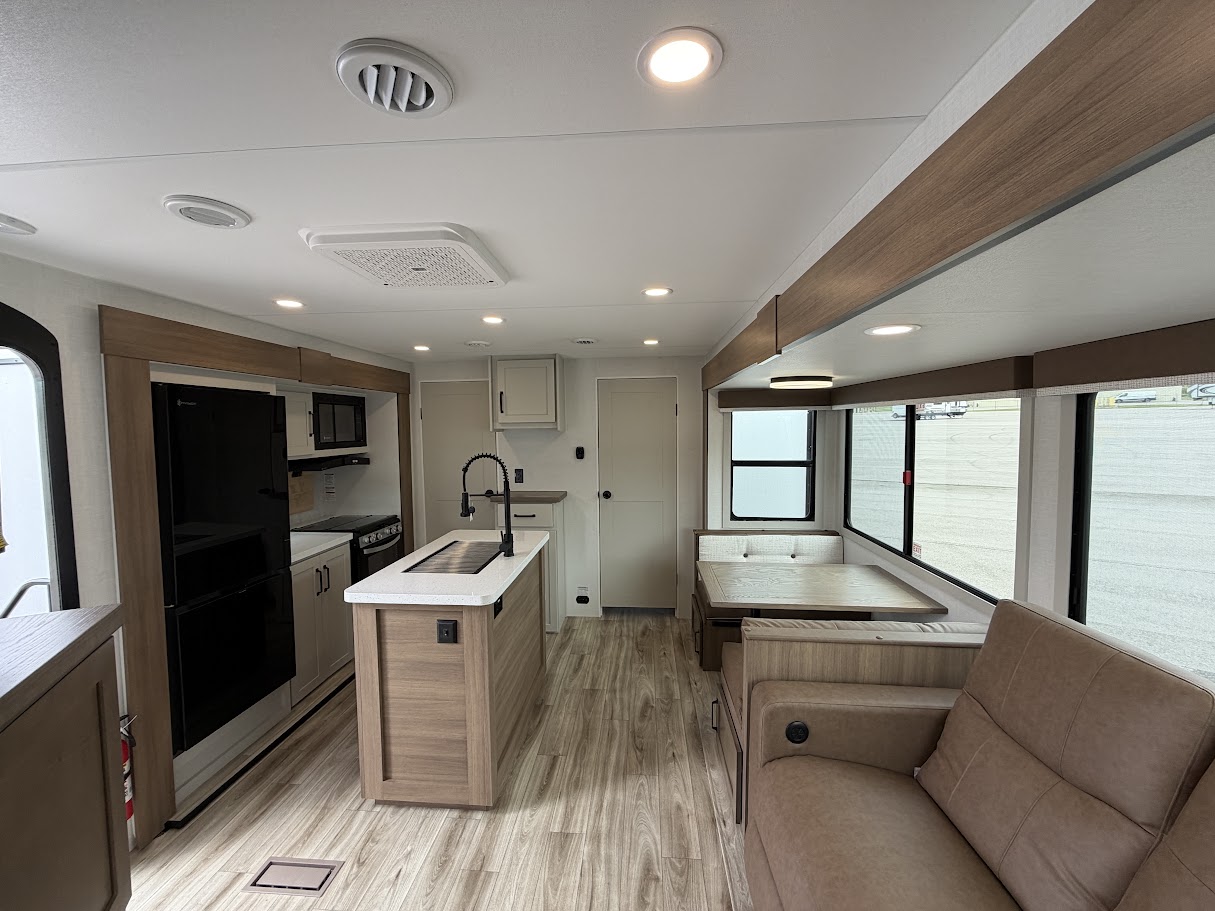 2027 VENTURE RV SPORTTREK 333VIK - Image 14