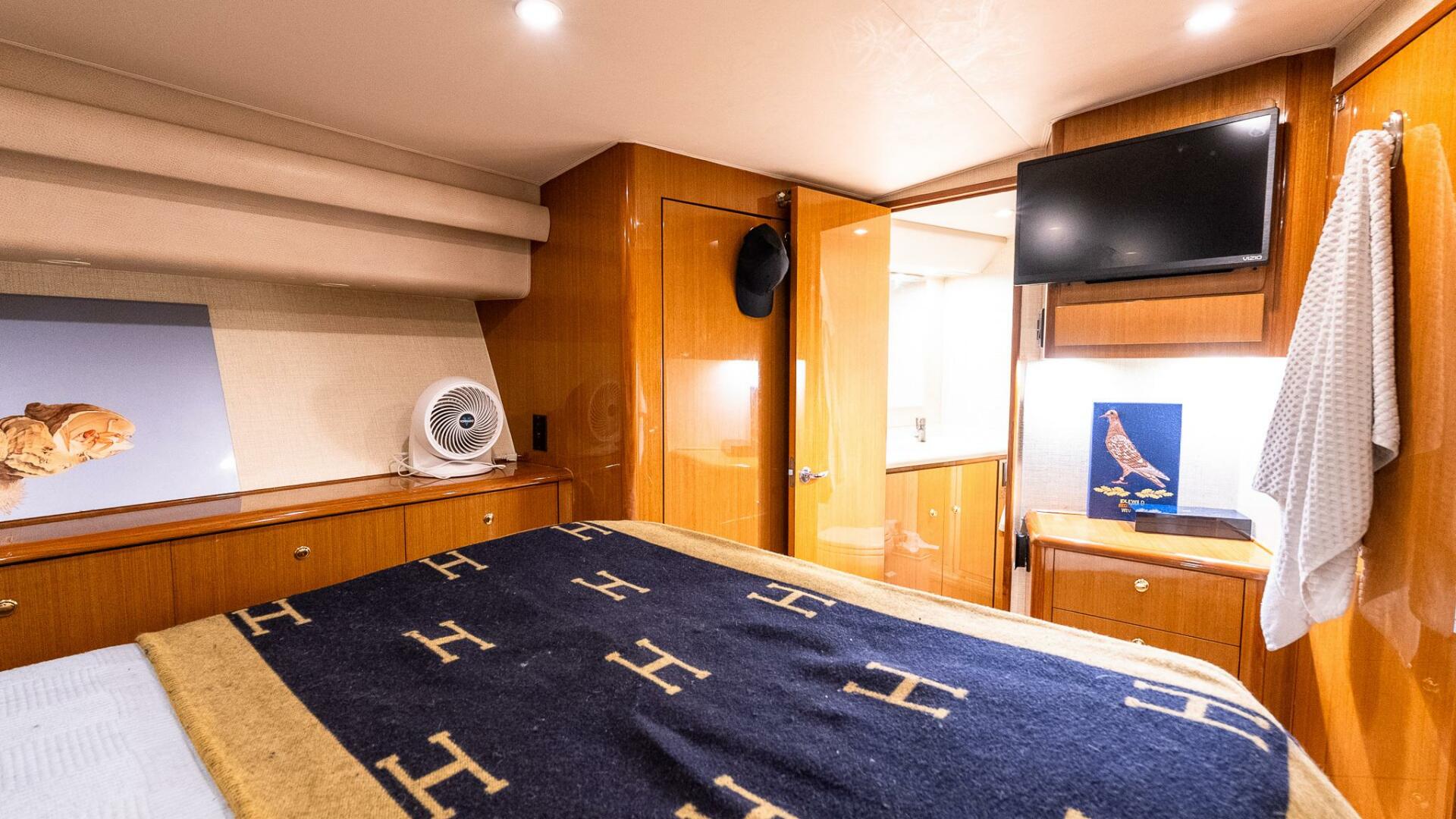 2002 VIKING 52 Convertible Base - Image 32