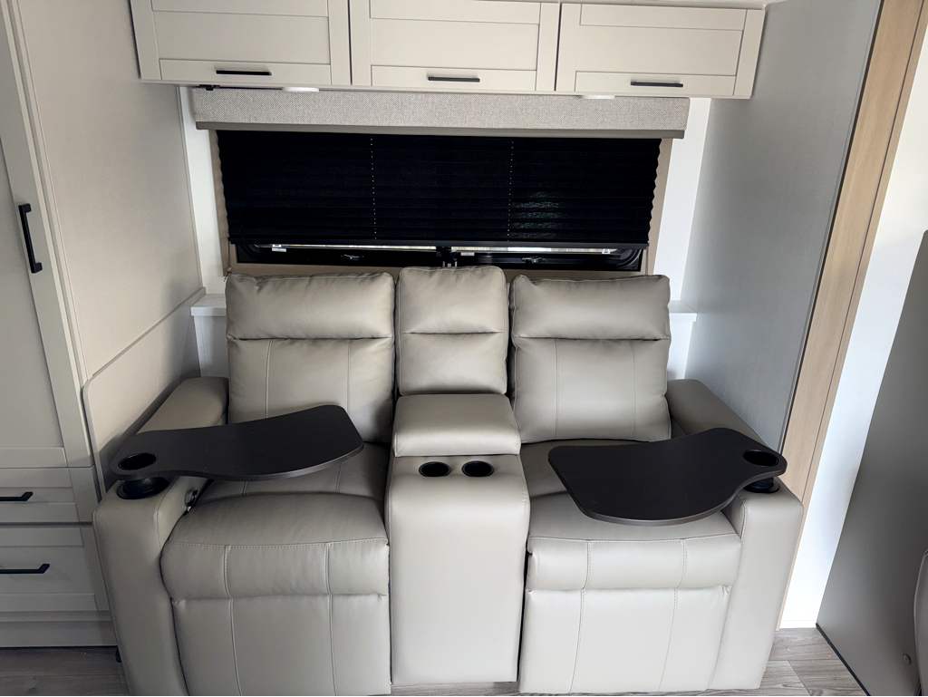 2027 ENTEGRA COACH ODYSSEY 24B - Image 11