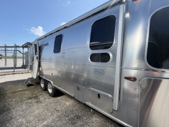2026 AIRSTREAM GLOBETROTTER 25FBT - Image 13