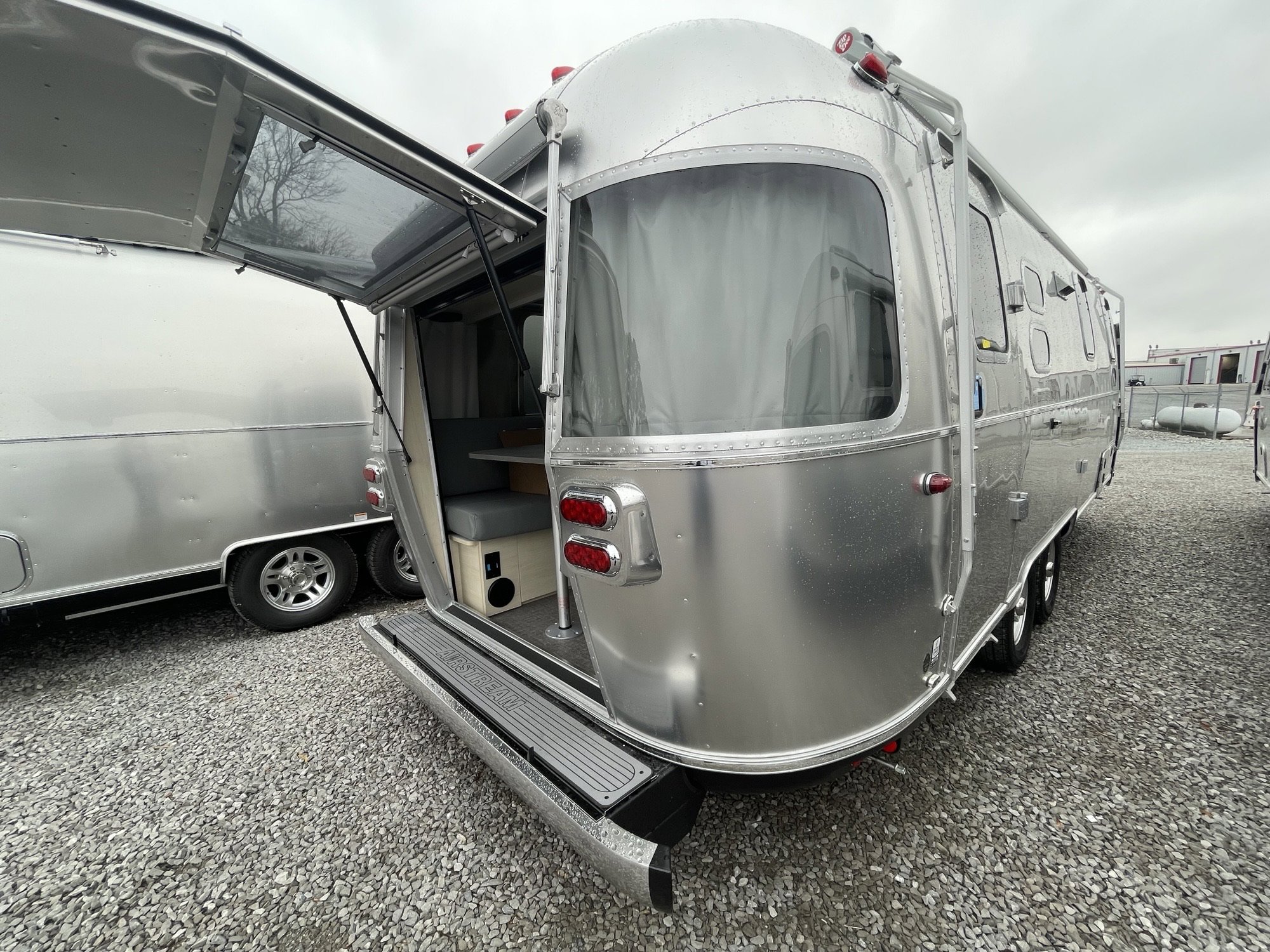 2026 AIRSTREAM FLYING CLOUD 25FBT - Image 8