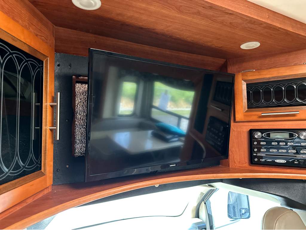 2013 COACHMEN CONCORD 300TS - Image 15