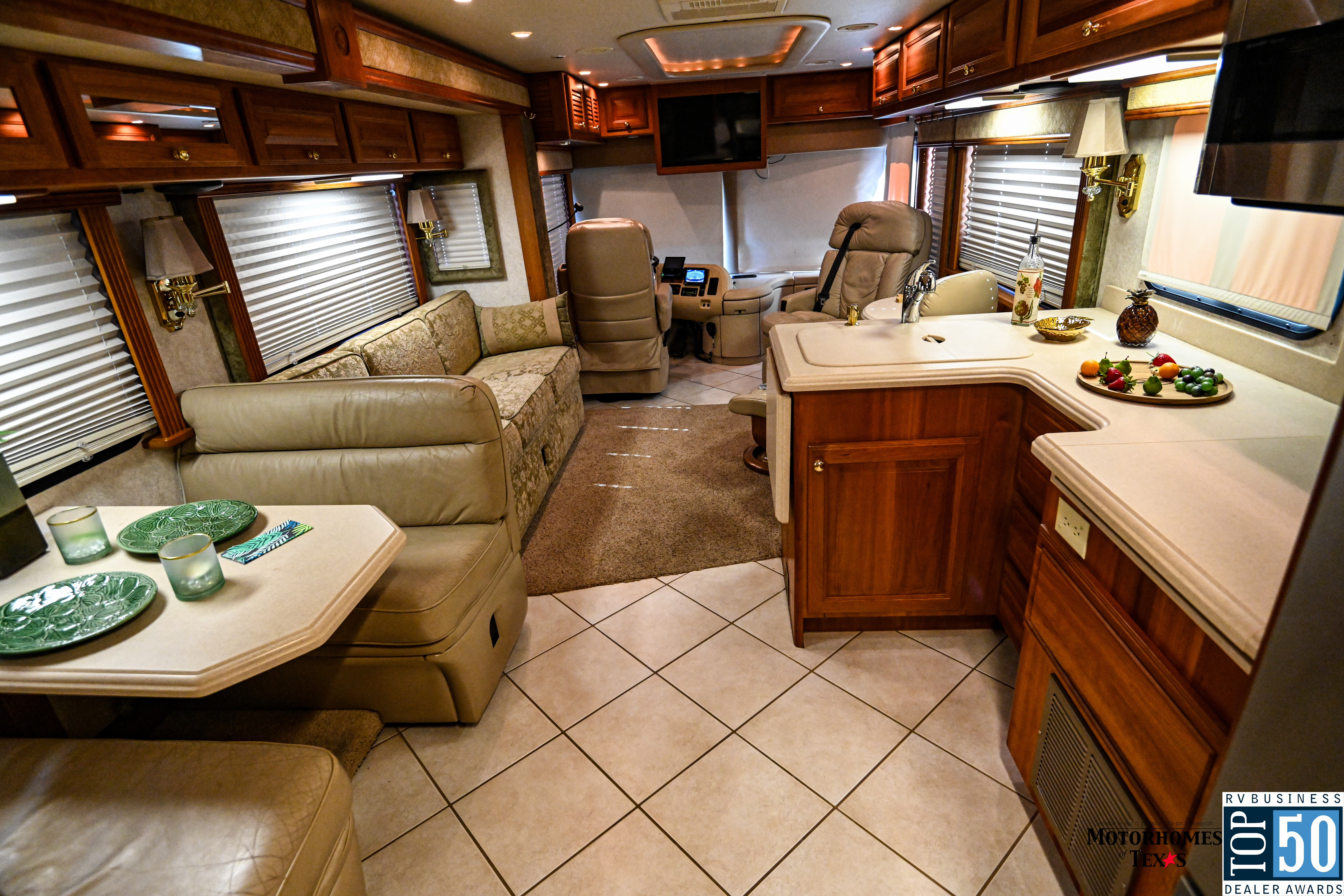 2004 Foretravel U295 3610 WTFS - interior 1