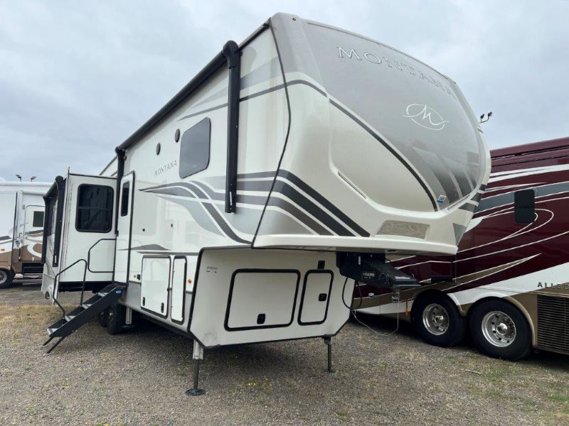 2024 Keystone Montana 3123RL - Image 1