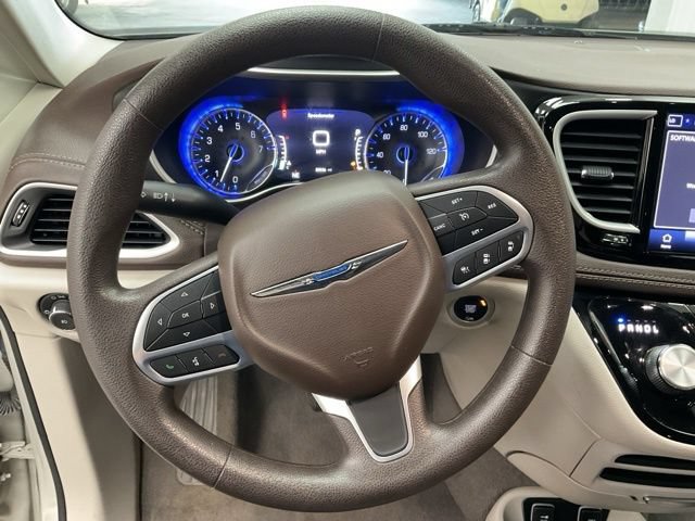 2021 Chrysler Pacifica Wagon 4D Touring - Image 18