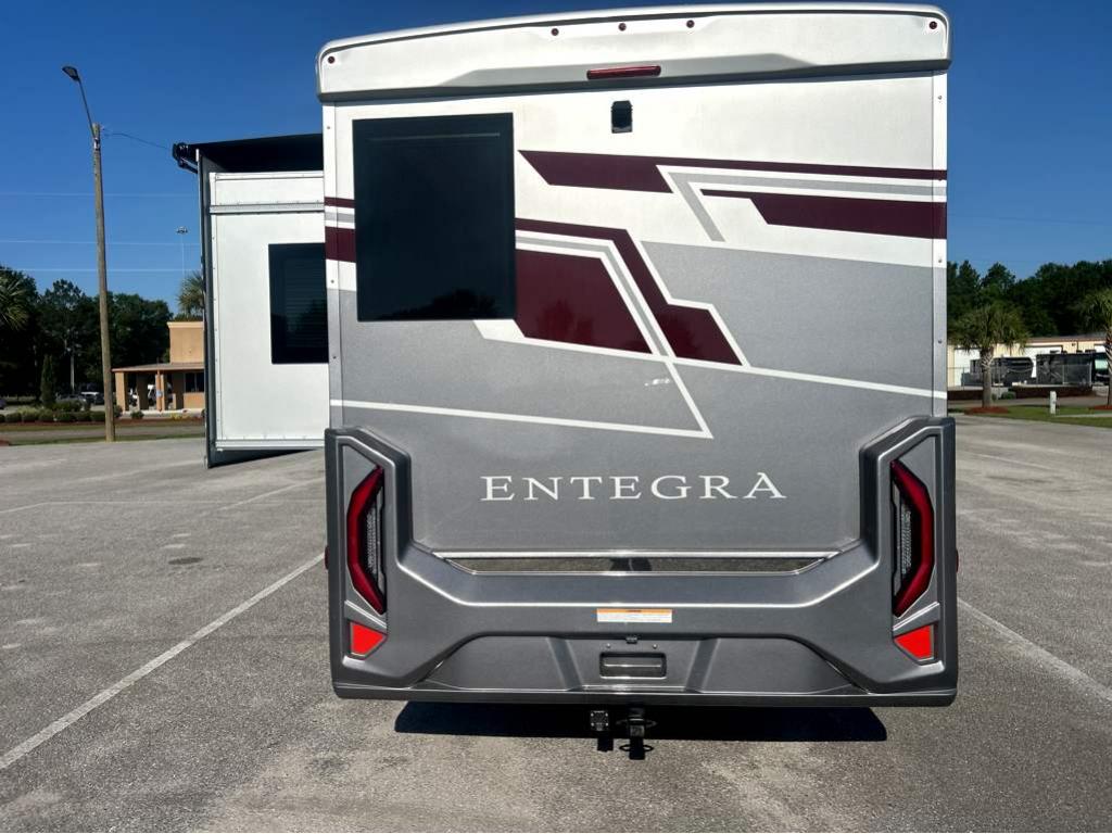2027 ENTEGRA COACH QWEST 25L - Image 5