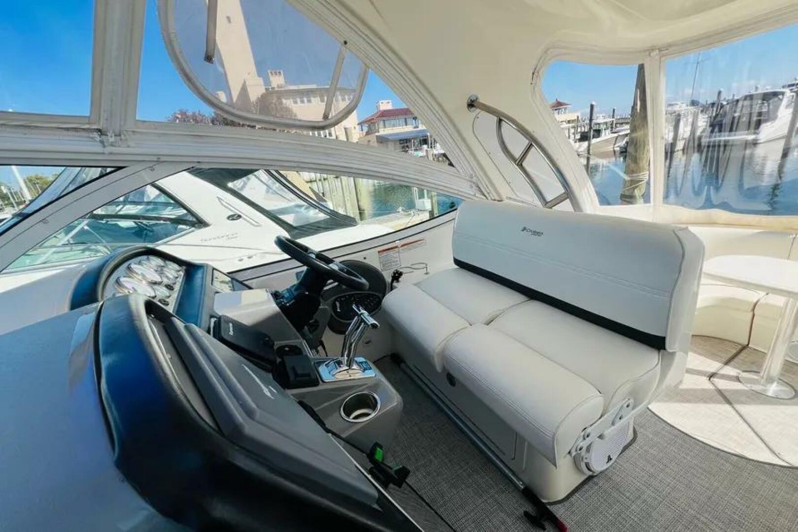 2006 Cruisers Yachts 420 Express - Image 13
