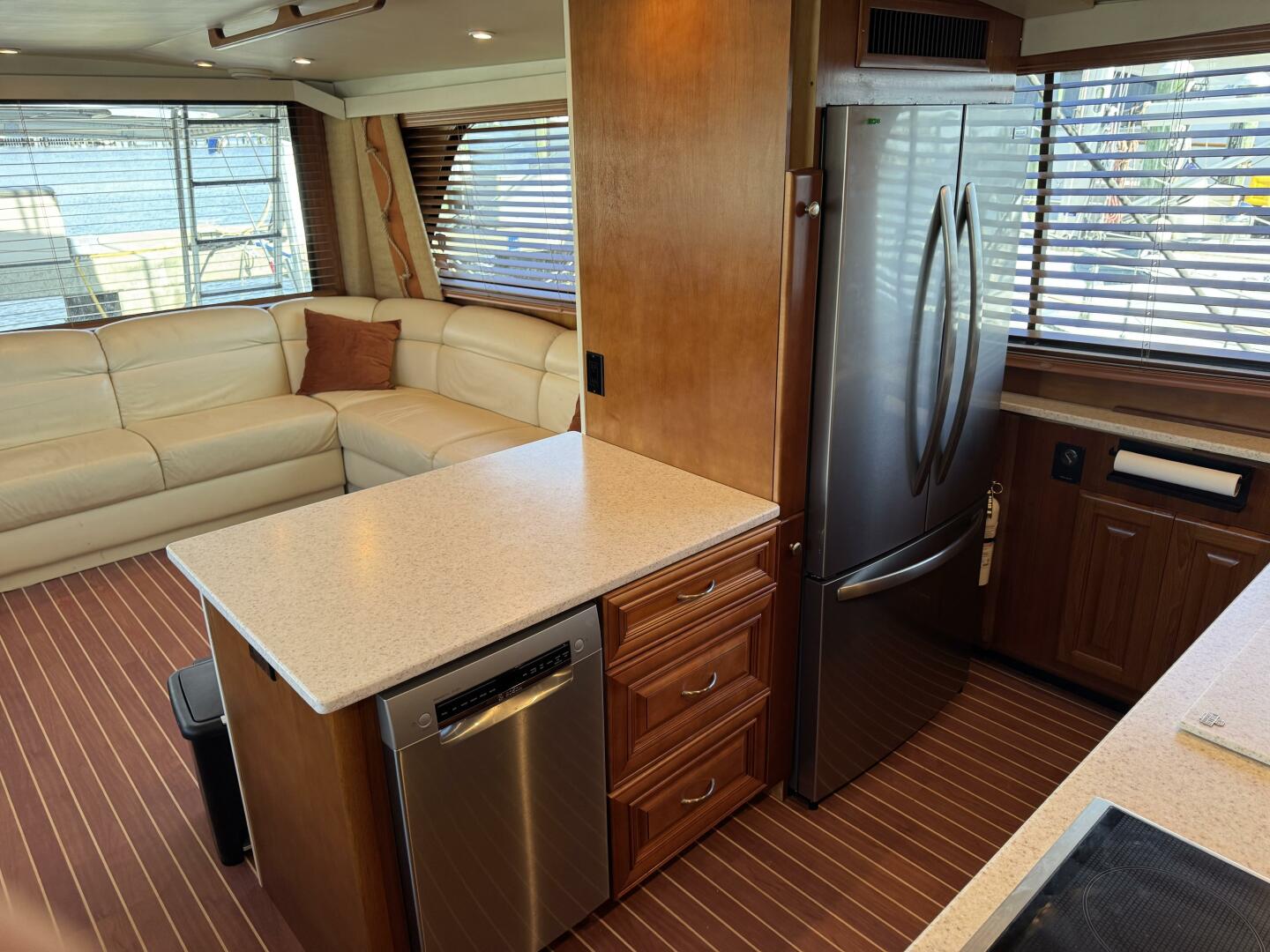 1995 Viking 58 Convertible - Image 23