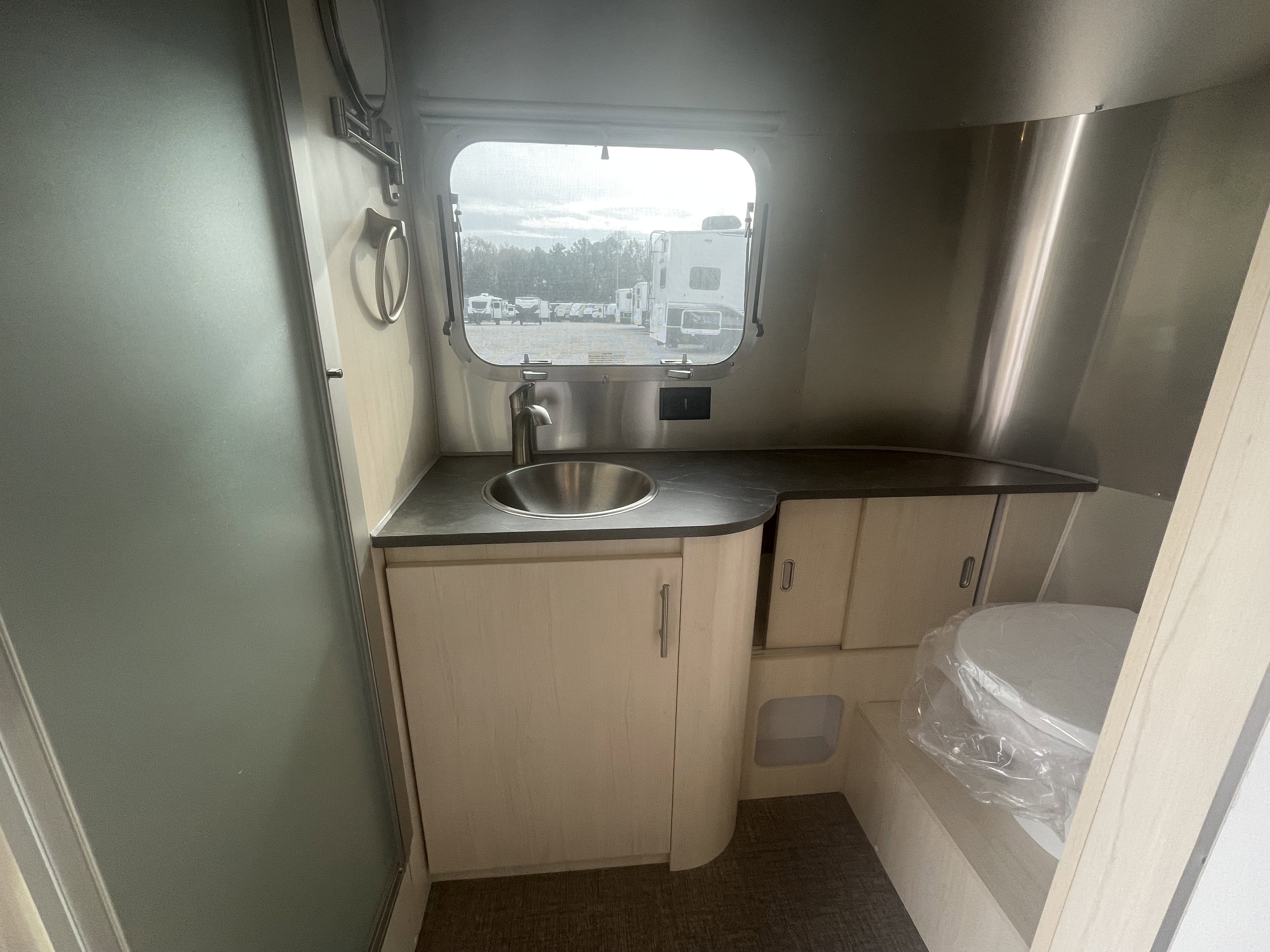 2026 AIRSTREAM FLYING CLOUD 23FBT - Image 24