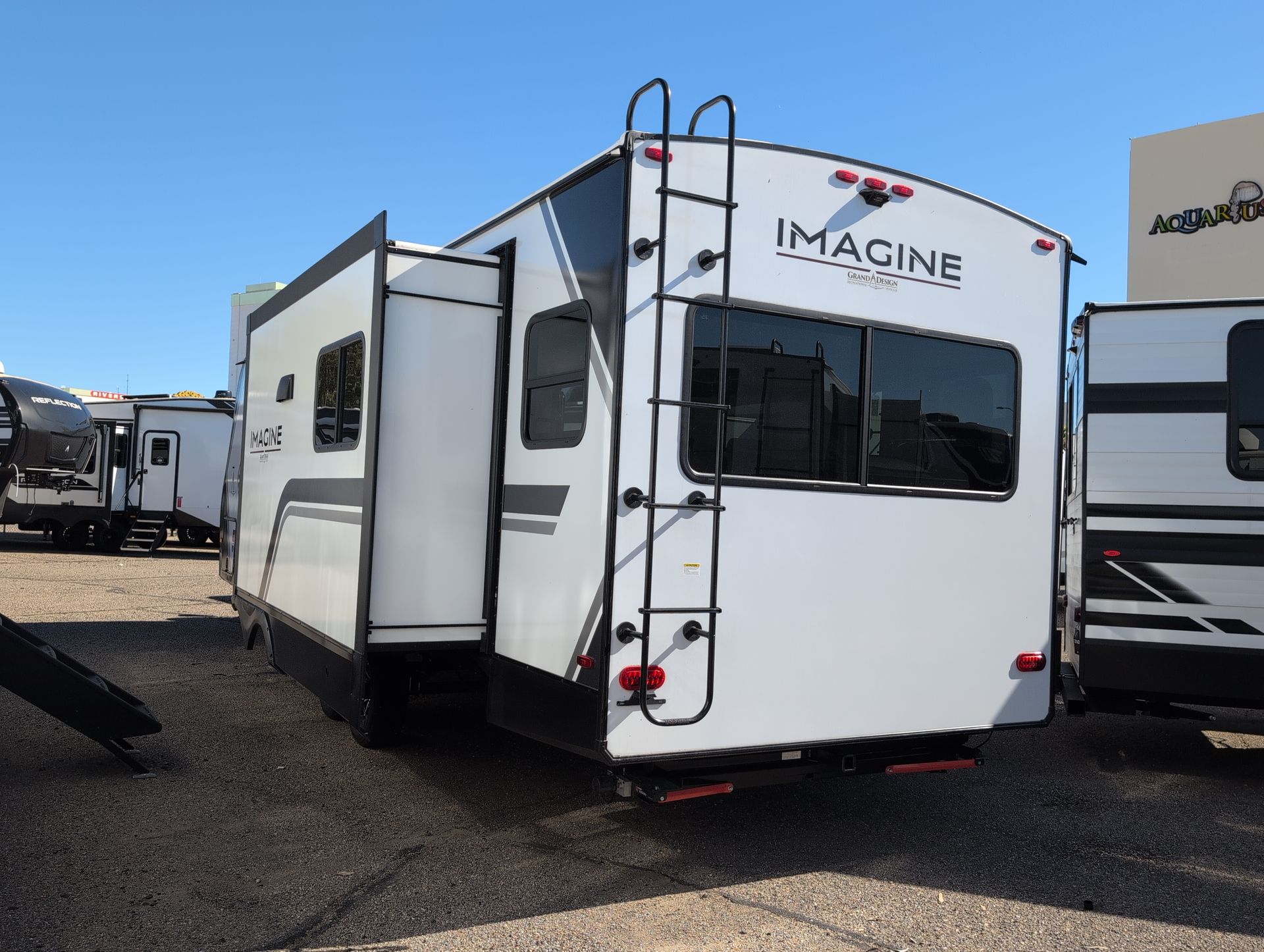 2027 Grand Design Imagine 2970RL - Image 12
