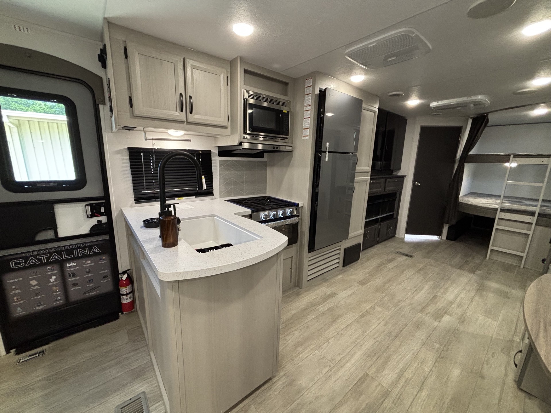 2027 Coachmen Catalina Legacy Edition 273DBHCK - Image 12