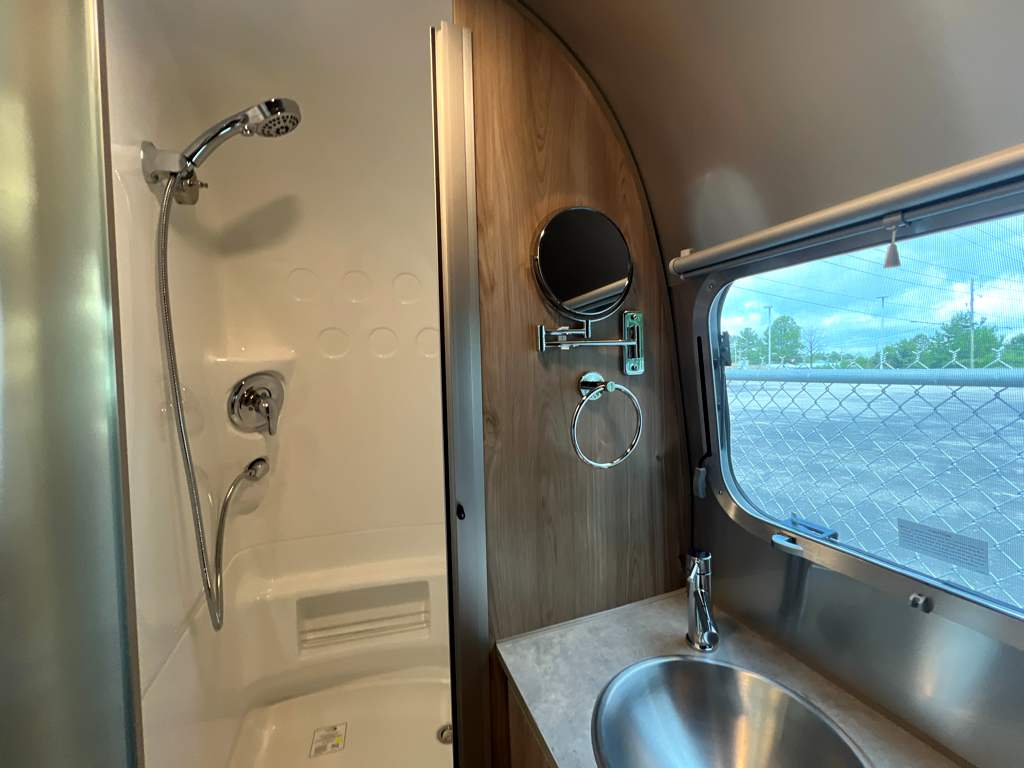 2027 AIRSTREAM FLYING CLOUD 23FBT - Image 19
