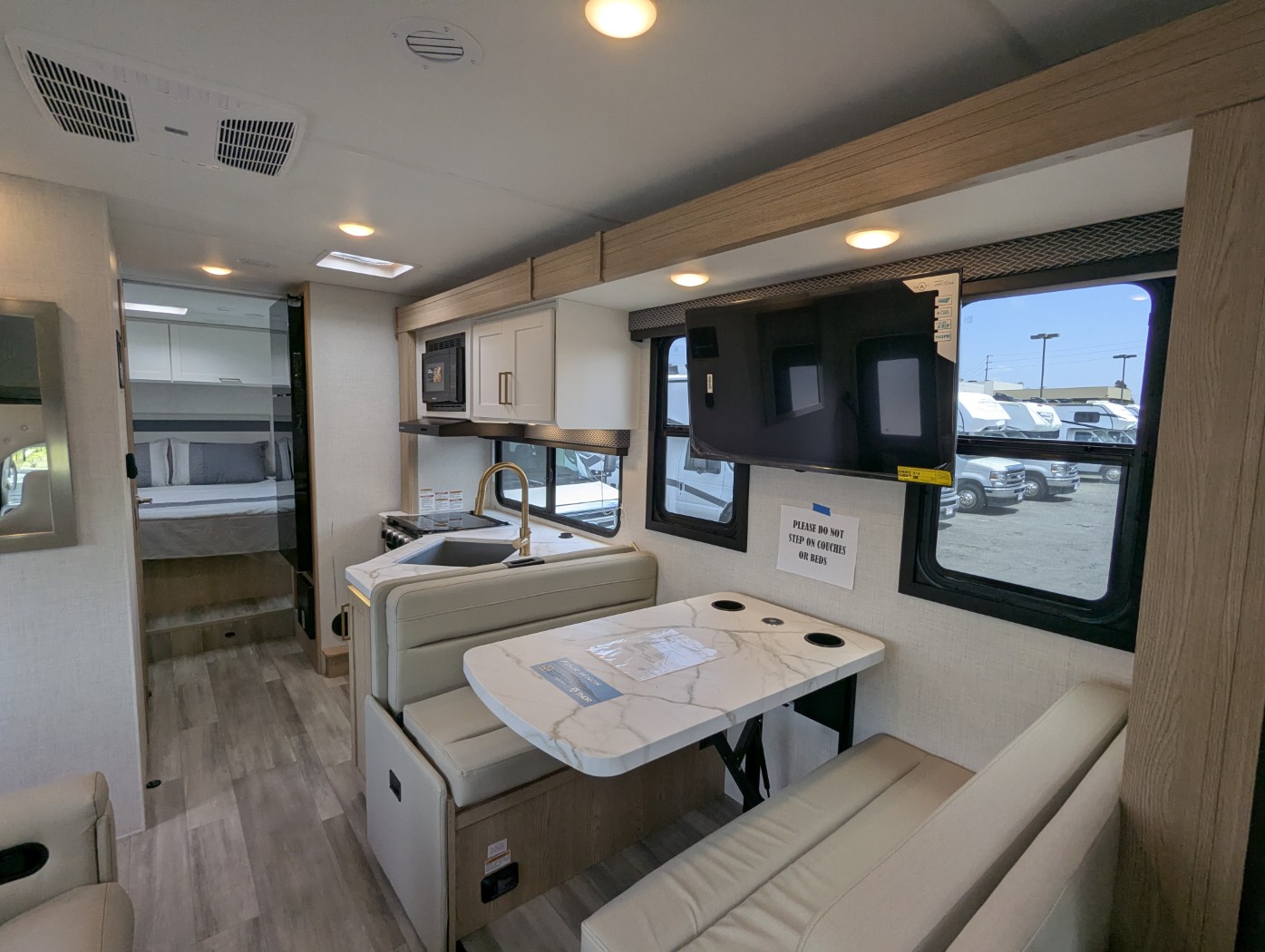 2027 Thor Motor Coach Four Winds 28Z - Image 12