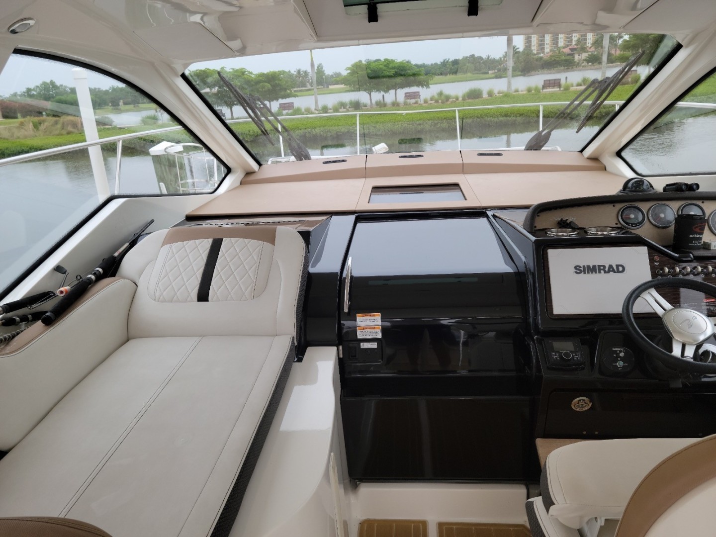 2018 Sea Ray Sundancer 350 - Image 2